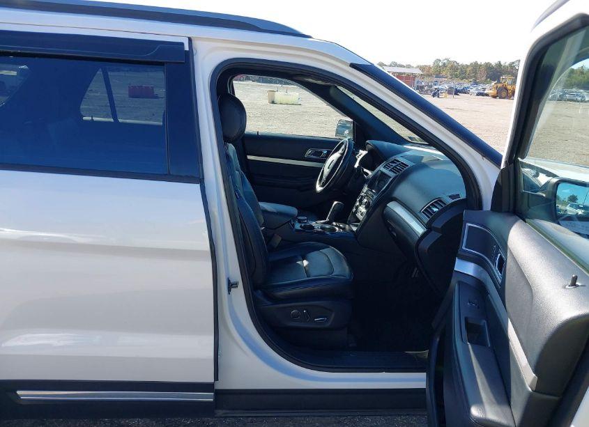 Photo 5 of 2017 Ford Explorer XLT (VIN 1FM5K8D88HGD32670)