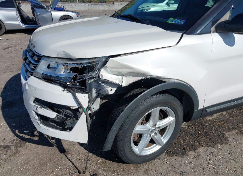 Photo 6 of 2017 Ford Explorer XLT (VIN 1FM5K8D88HGD32670)