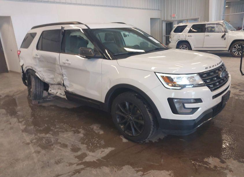 2017 Ford Explorer XLT (VIN 1FM5K8D88HGD63918) main photo