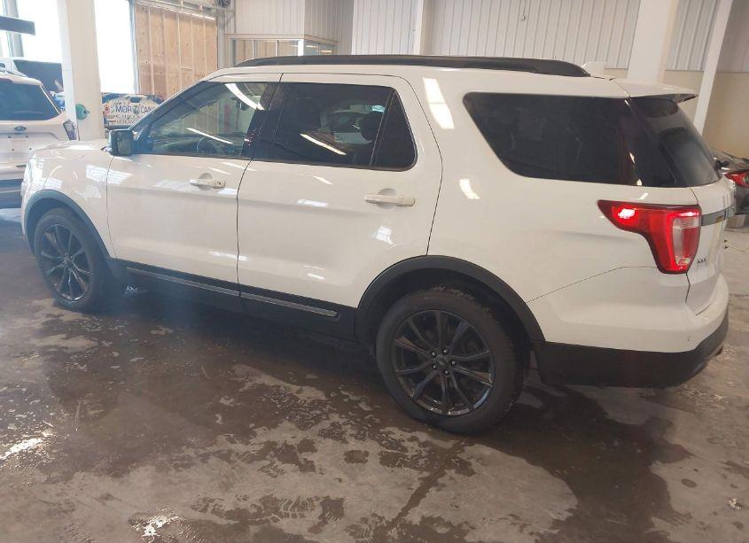 Photo 3 of 2017 Ford Explorer XLT (VIN 1FM5K8D88HGD63918)