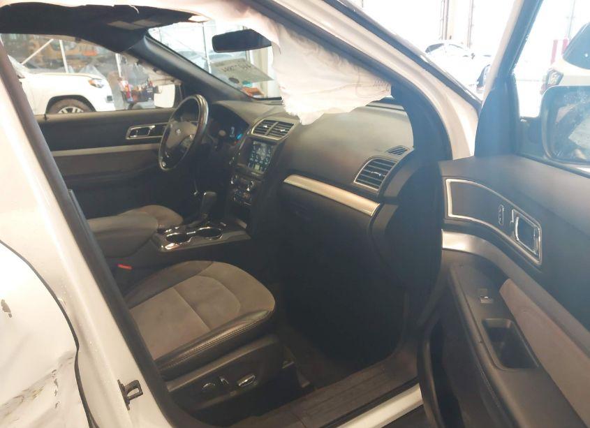 Photo 5 of 2017 Ford Explorer XLT (VIN 1FM5K8D88HGD63918)