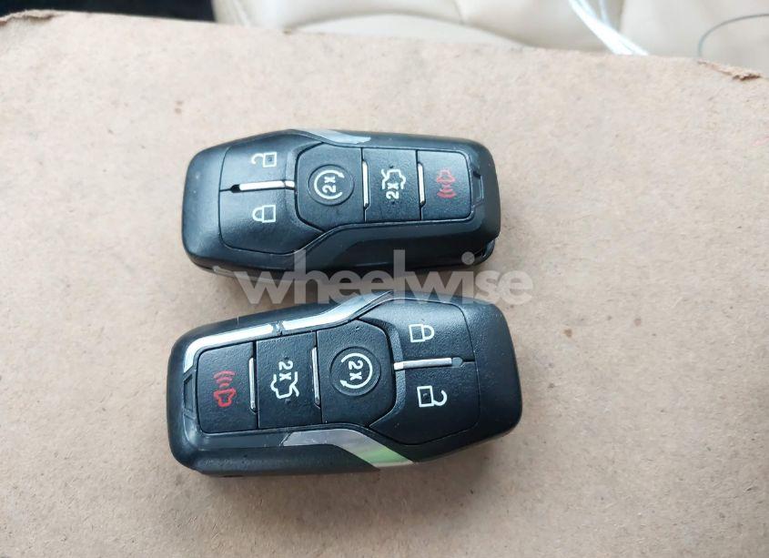 Photo 11 of 2017 Ford Explorer XLT (VIN 1FM5K8D88HGE37421)