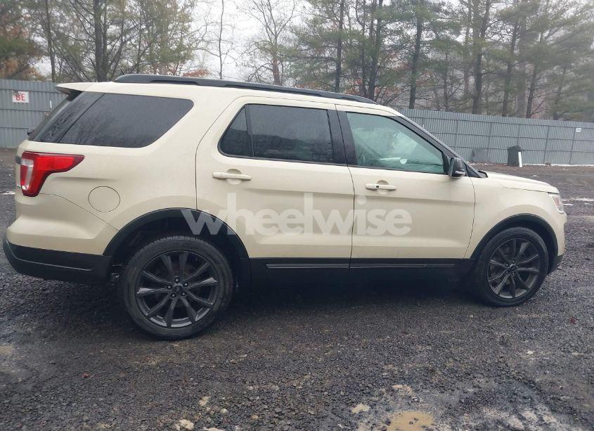 Photo 13 of 2018 Ford Explorer XLT (VIN 1FM5K8D88JGA17115)