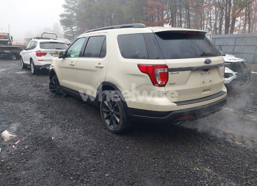 Photo 3 of 2018 Ford Explorer XLT (VIN 1FM5K8D88JGA17115)
