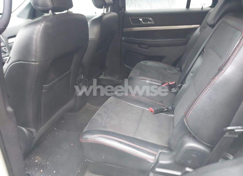 Photo 8 of 2018 Ford Explorer XLT (VIN 1FM5K8D88JGA17115)