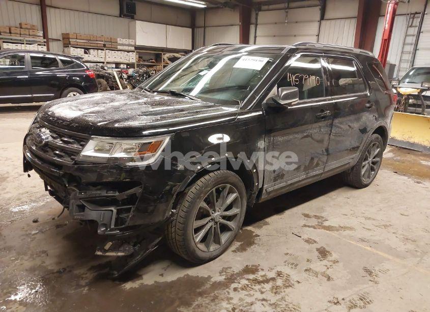 Photo 2 of 2018 Ford Explorer XLT (VIN 1FM5K8D88JGA33444)