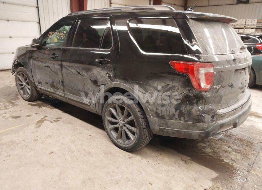 Photo 3 of 2018 Ford Explorer XLT (VIN 1FM5K8D88JGA33444)