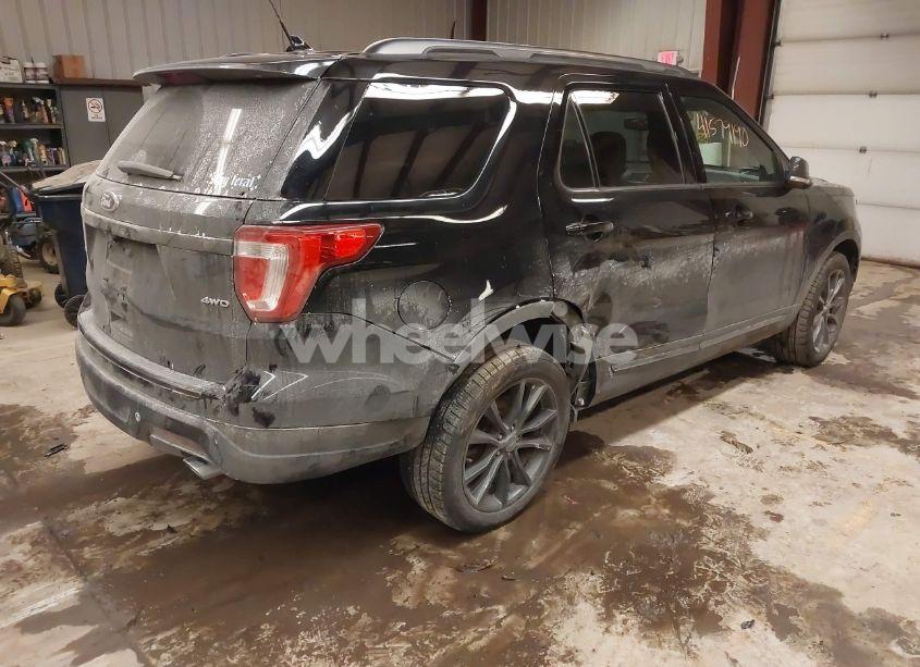 Photo 4 of 2018 Ford Explorer XLT (VIN 1FM5K8D88JGA33444)