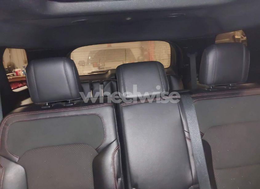 Photo 8 of 2018 Ford Explorer XLT (VIN 1FM5K8D88JGA33444)