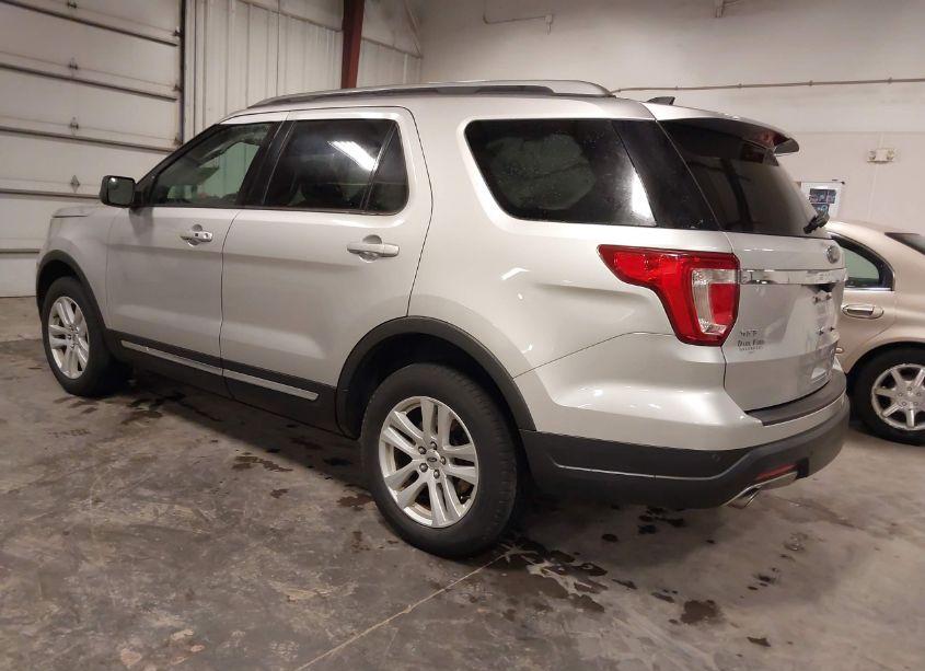 Photo 3 of 2018 Ford Explorer XLT (VIN 1FM5K8D88JGA88489)