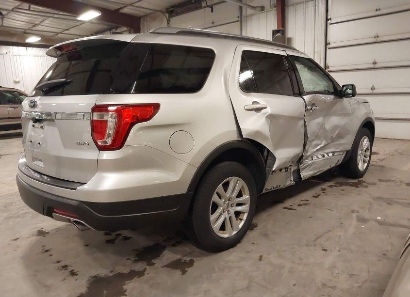 Photo 4 of 2018 Ford Explorer XLT (VIN 1FM5K8D88JGA88489)