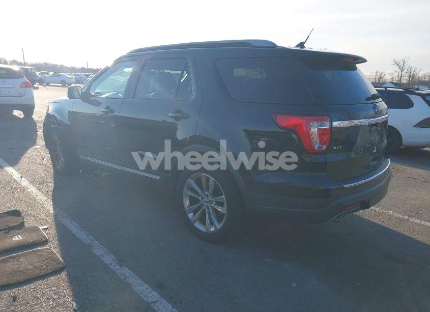 Photo 3 of 2018 Ford Explorer XLT (VIN 1FM5K8D88JGB82808)
