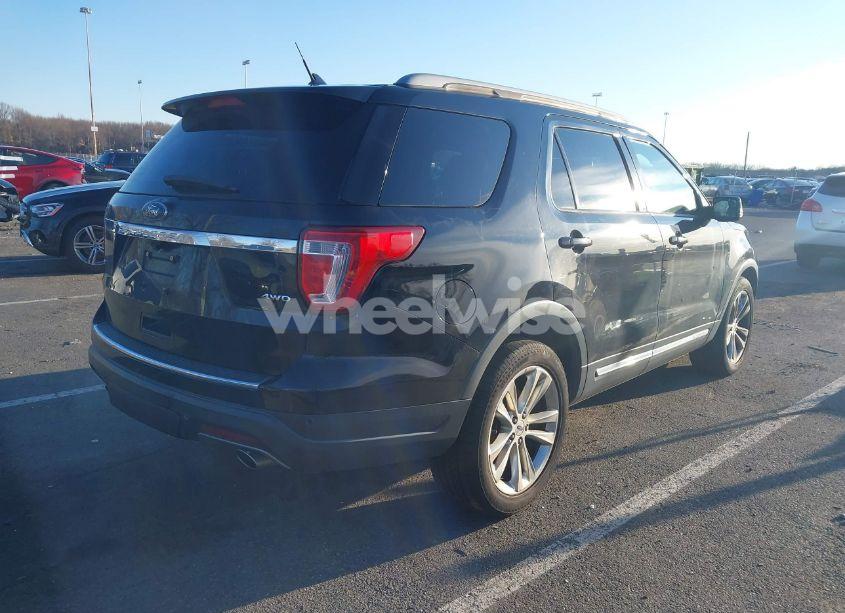 Photo 4 of 2018 Ford Explorer XLT (VIN 1FM5K8D88JGB82808)