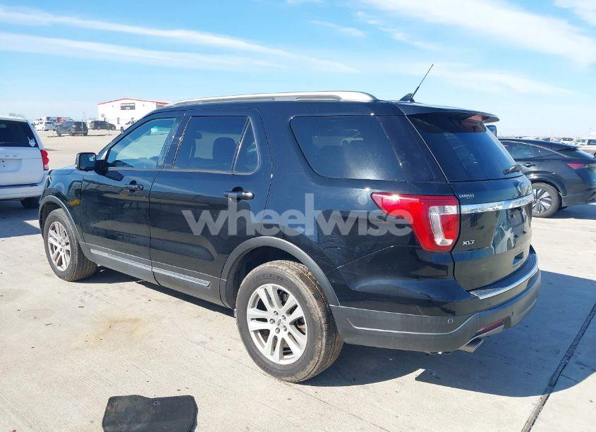 Photo 3 of 2018 Ford Explorer XLT (VIN 1FM5K8D88JGB94229)