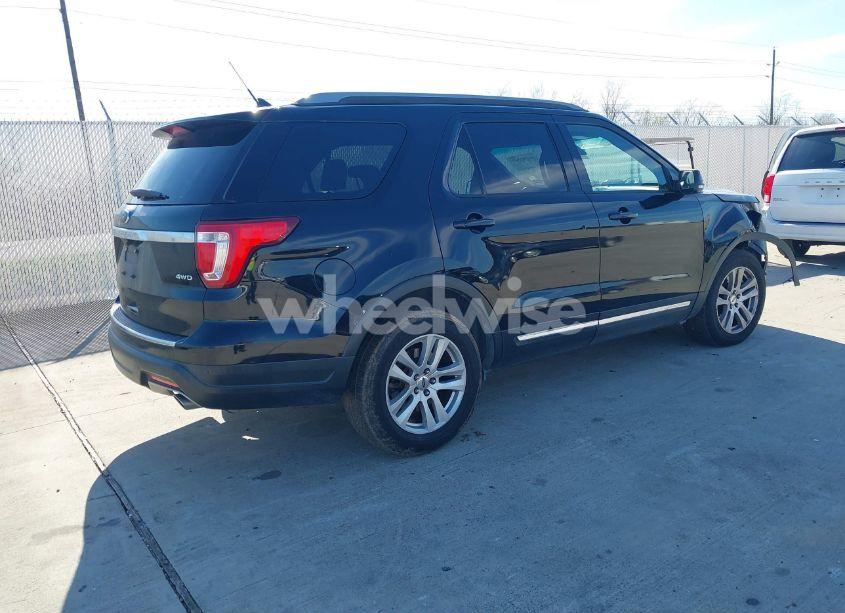Photo 4 of 2018 Ford Explorer XLT (VIN 1FM5K8D88JGB94229)