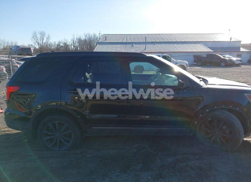 Photo 14 of 2018 Ford Explorer XLT (VIN 1FM5K8D88JGC03818)
