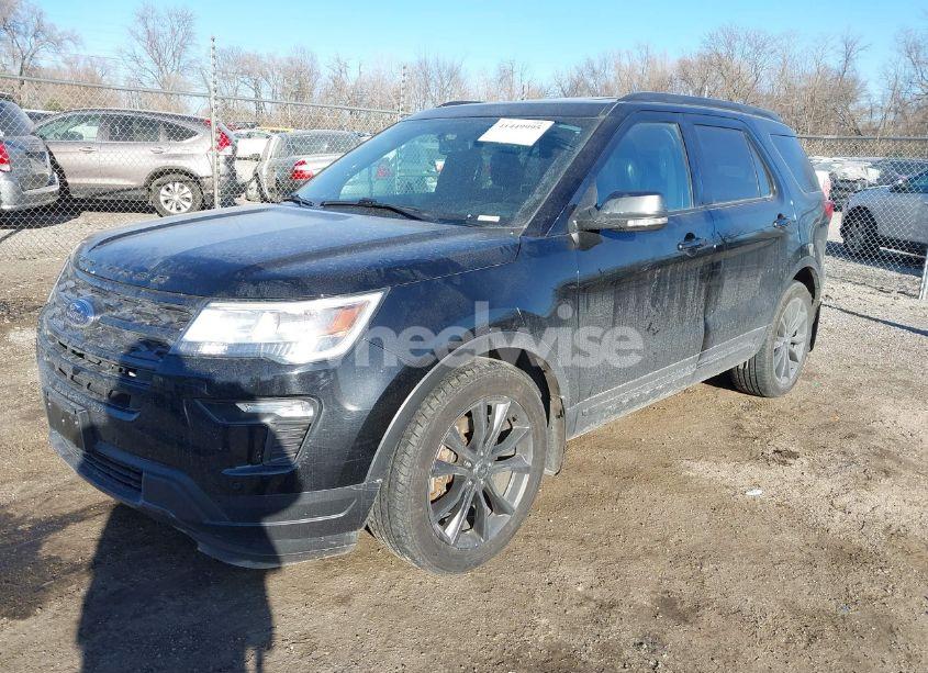 Photo 2 of 2018 Ford Explorer XLT (VIN 1FM5K8D88JGC03818)