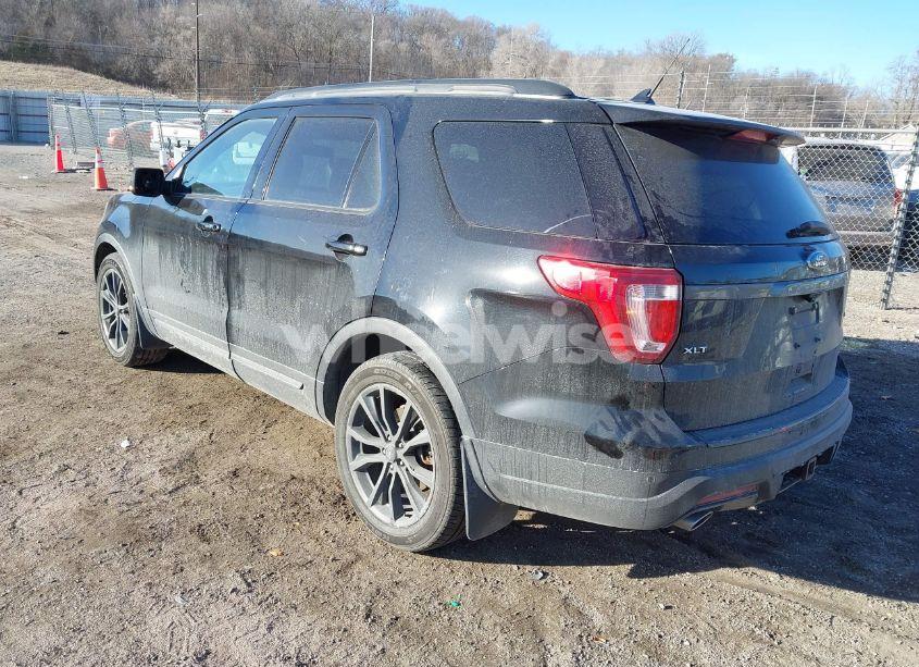 Photo 3 of 2018 Ford Explorer XLT (VIN 1FM5K8D88JGC03818)