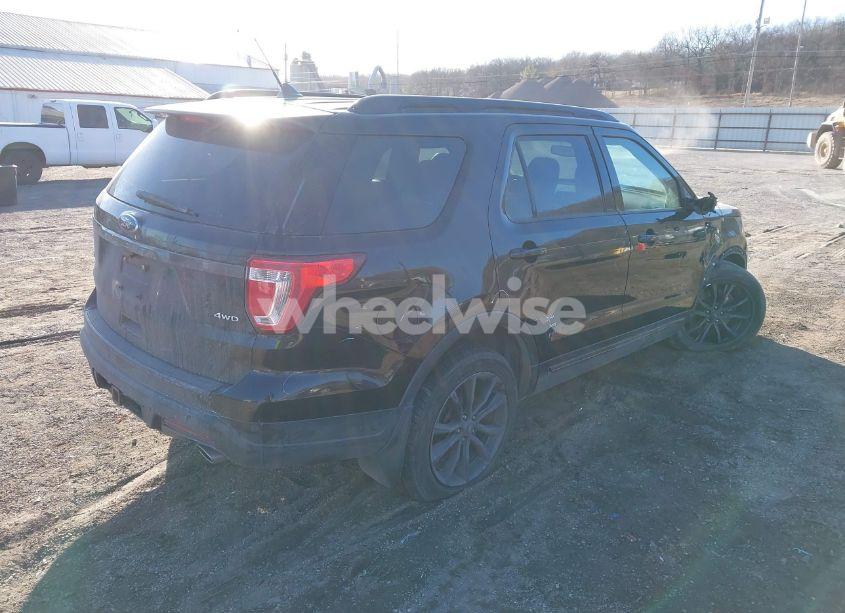 Photo 4 of 2018 Ford Explorer XLT (VIN 1FM5K8D88JGC03818)