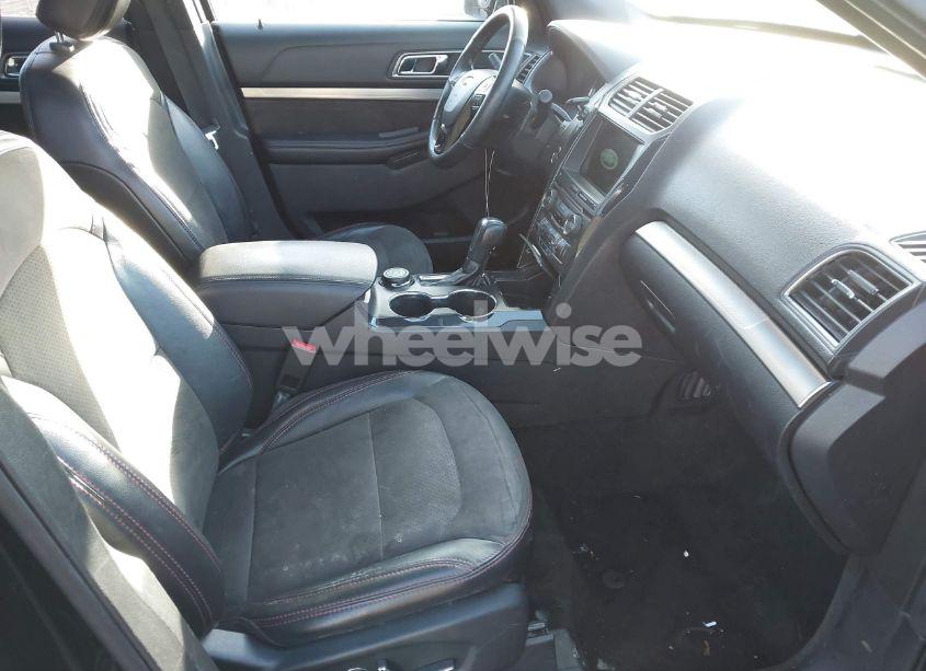 Photo 5 of 2018 Ford Explorer XLT (VIN 1FM5K8D88JGC03818)