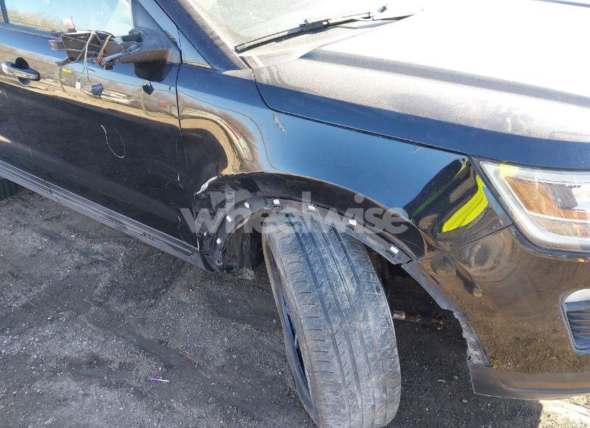 Photo 6 of 2018 Ford Explorer XLT (VIN 1FM5K8D88JGC03818)