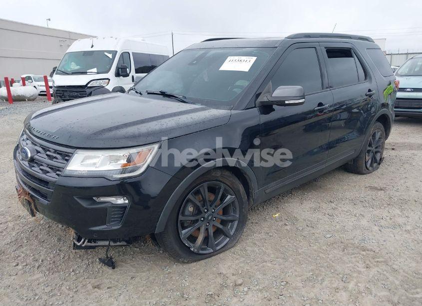 Photo 2 of 2018 Ford Explorer XLT (VIN 1FM5K8D88JGC25205)