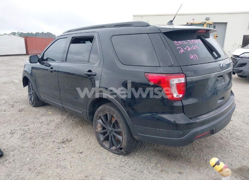 Photo 3 of 2018 Ford Explorer XLT (VIN 1FM5K8D88JGC25205)