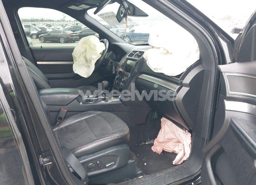 Photo 5 of 2018 Ford Explorer XLT (VIN 1FM5K8D88JGC25205)