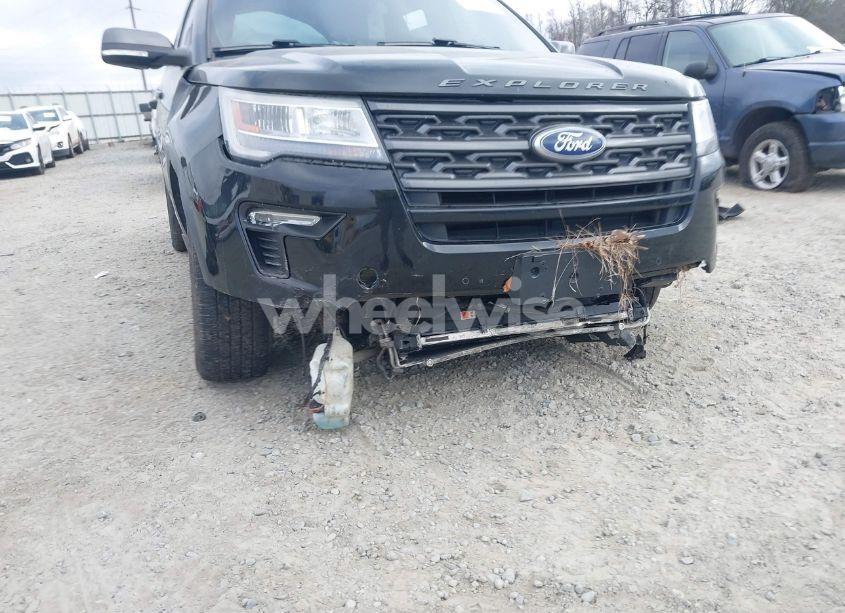 Photo 6 of 2018 Ford Explorer XLT (VIN 1FM5K8D88JGC25205)