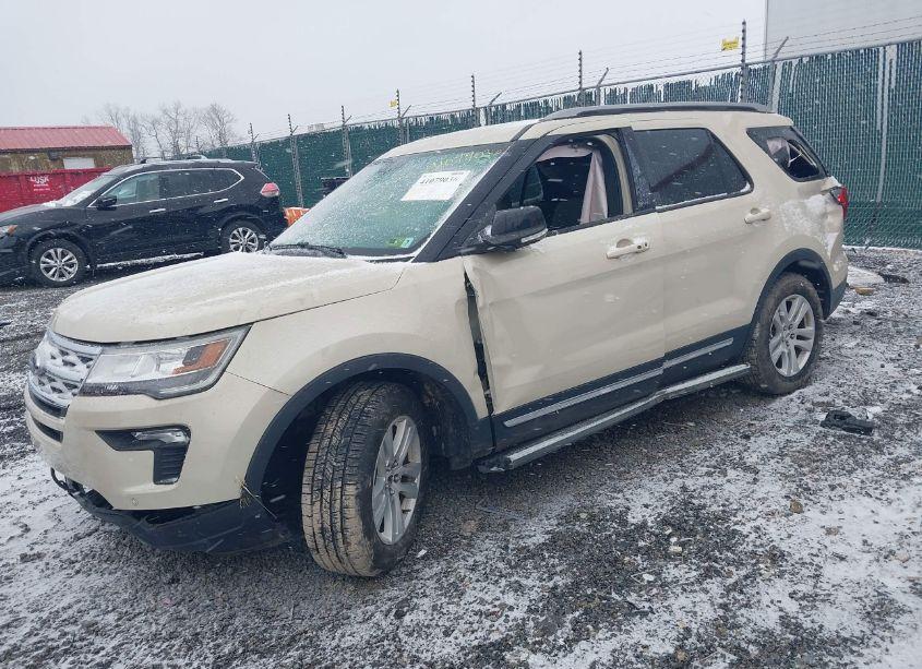 Photo 2 of 2018 Ford Explorer XLT (VIN 1FM5K8D88JGC48015)