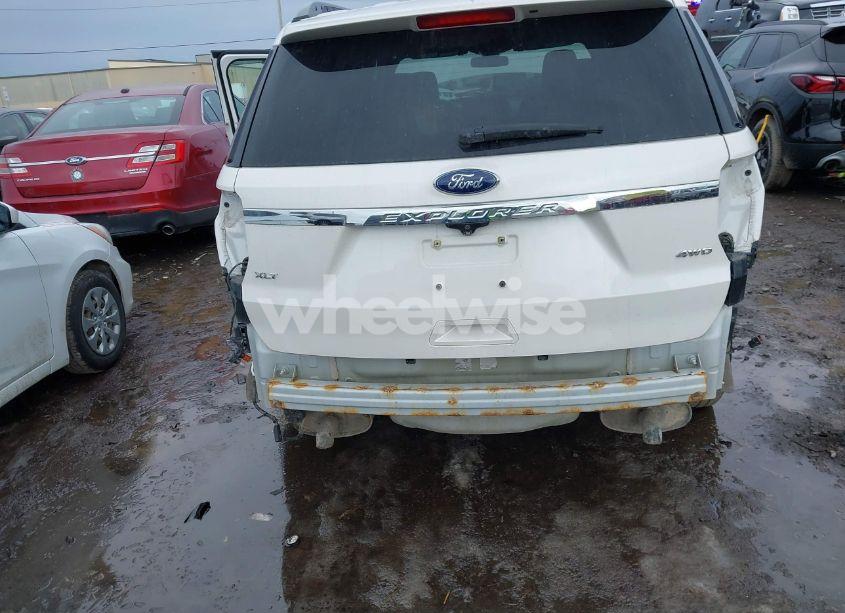 Photo 17 of 2019 Ford Explorer XLT (VIN 1FM5K8D88KGA04768)