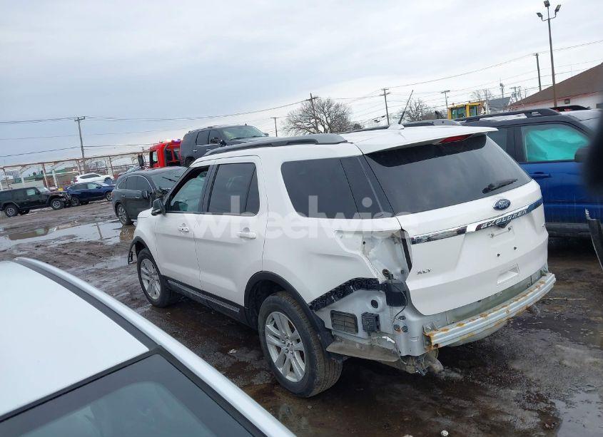 Photo 3 of 2019 Ford Explorer XLT (VIN 1FM5K8D88KGA04768)