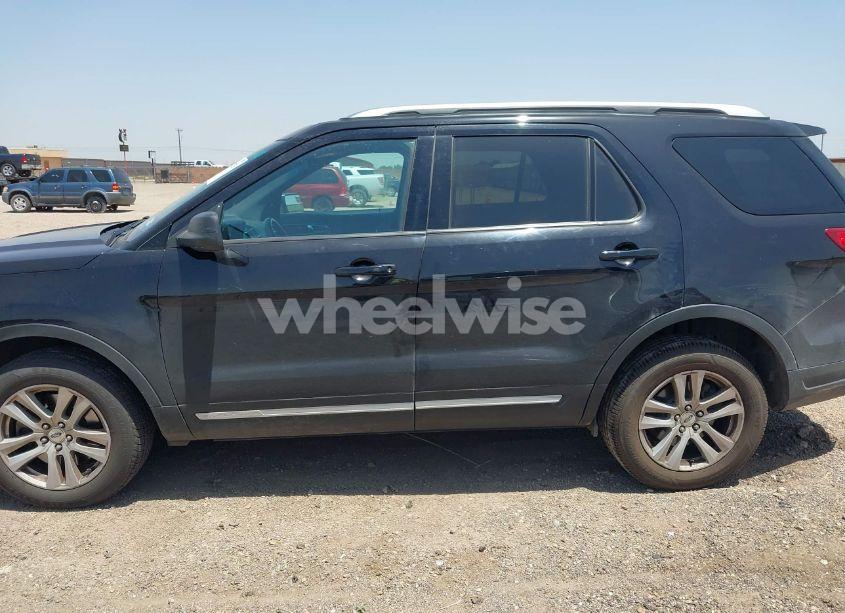 Photo 14 of 2019 Ford Explorer XLT (VIN 1FM5K8D88KGA27693)