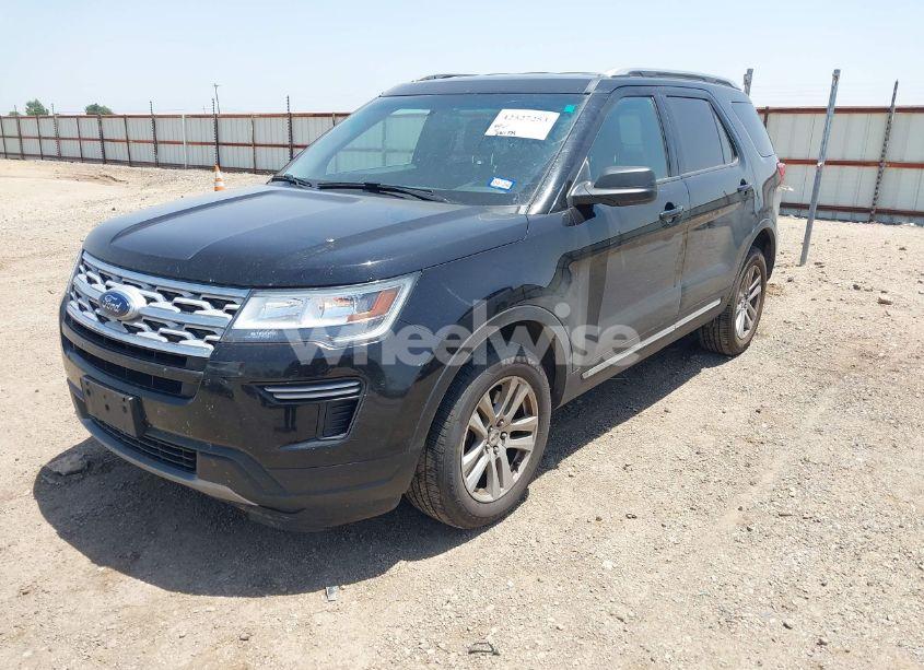Photo 2 of 2019 Ford Explorer XLT (VIN 1FM5K8D88KGA27693)