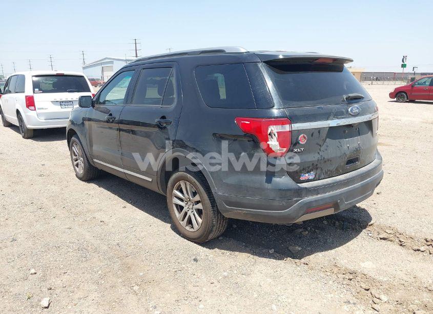 Photo 3 of 2019 Ford Explorer XLT (VIN 1FM5K8D88KGA27693)