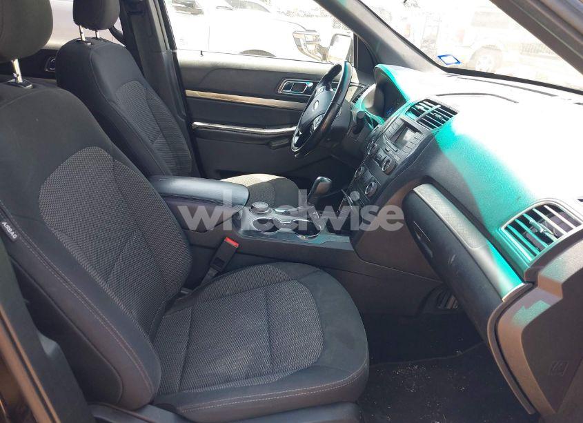 Photo 5 of 2019 Ford Explorer XLT (VIN 1FM5K8D88KGA27693)