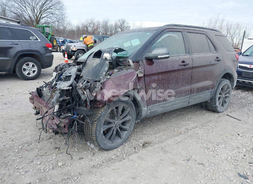 Photo 2 of 2019 Ford Explorer XLT (VIN 1FM5K8D88KGA38208)