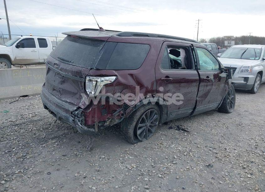 Photo 4 of 2019 Ford Explorer XLT (VIN 1FM5K8D88KGA38208)