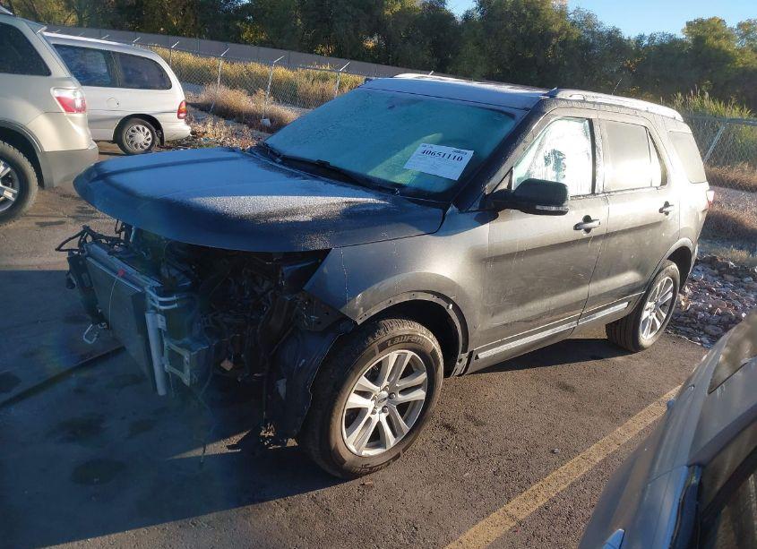 Photo 2 of 2019 Ford Explorer XLT (VIN 1FM5K8D88KGA61651)