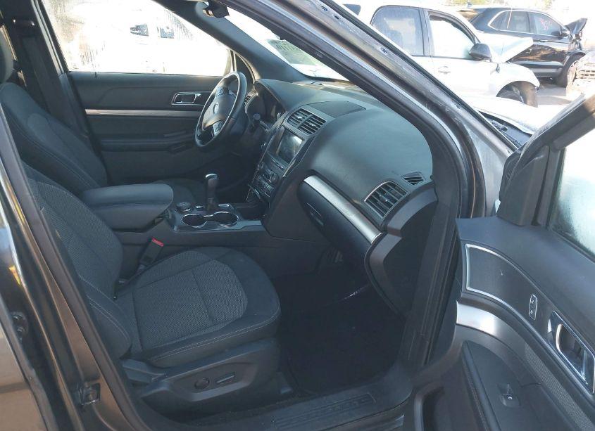 Photo 5 of 2019 Ford Explorer XLT (VIN 1FM5K8D88KGA61651)