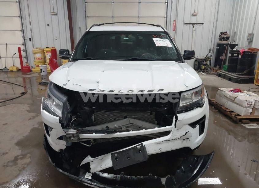 Photo 13 of 2019 Ford Explorer XLT (VIN 1FM5K8D88KGA82158)