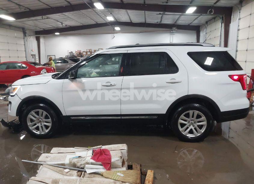 Photo 15 of 2019 Ford Explorer XLT (VIN 1FM5K8D88KGA82158)