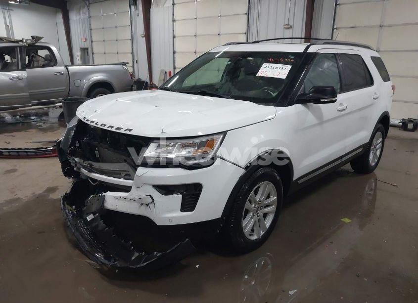 Photo 2 of 2019 Ford Explorer XLT (VIN 1FM5K8D88KGA82158)