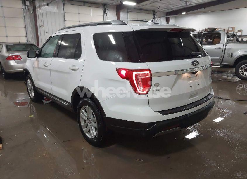 Photo 3 of 2019 Ford Explorer XLT (VIN 1FM5K8D88KGA82158)