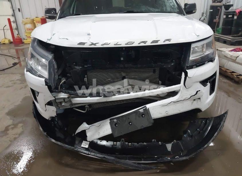 Photo 6 of 2019 Ford Explorer XLT (VIN 1FM5K8D88KGA82158)