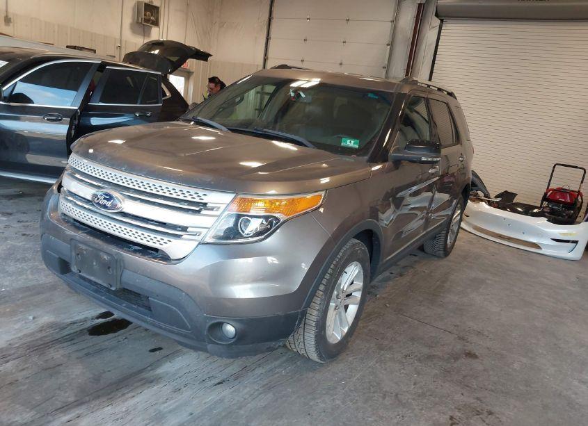 Photo 2 of 2013 Ford Explorer XLT (VIN 1FM5K8D89DGA06094)