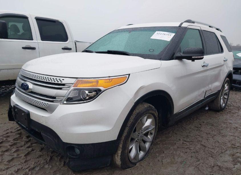 Photo 2 of 2014 Ford Explorer XLT (VIN 1FM5K8D89EGA53644)