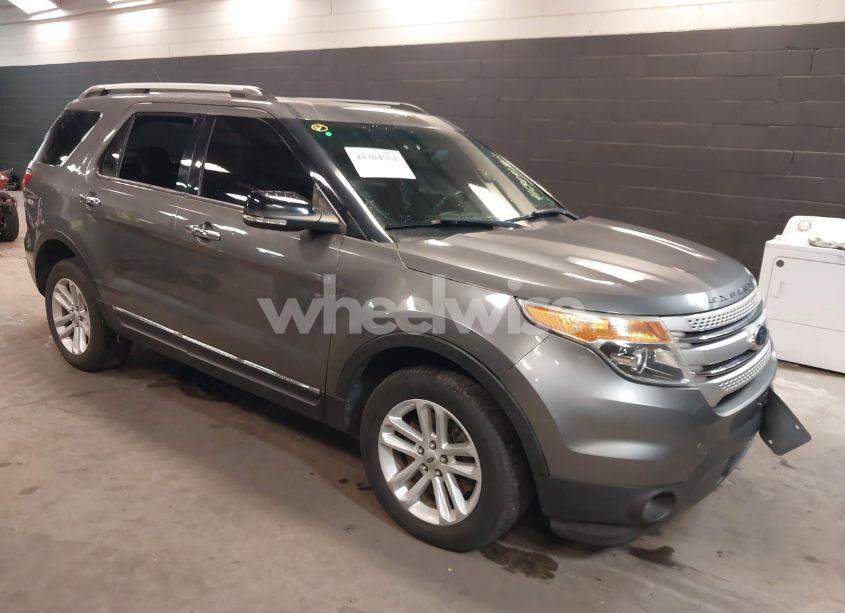 2014 Ford Explorer XLT (VIN 1FM5K8D89EGC43993) main photo