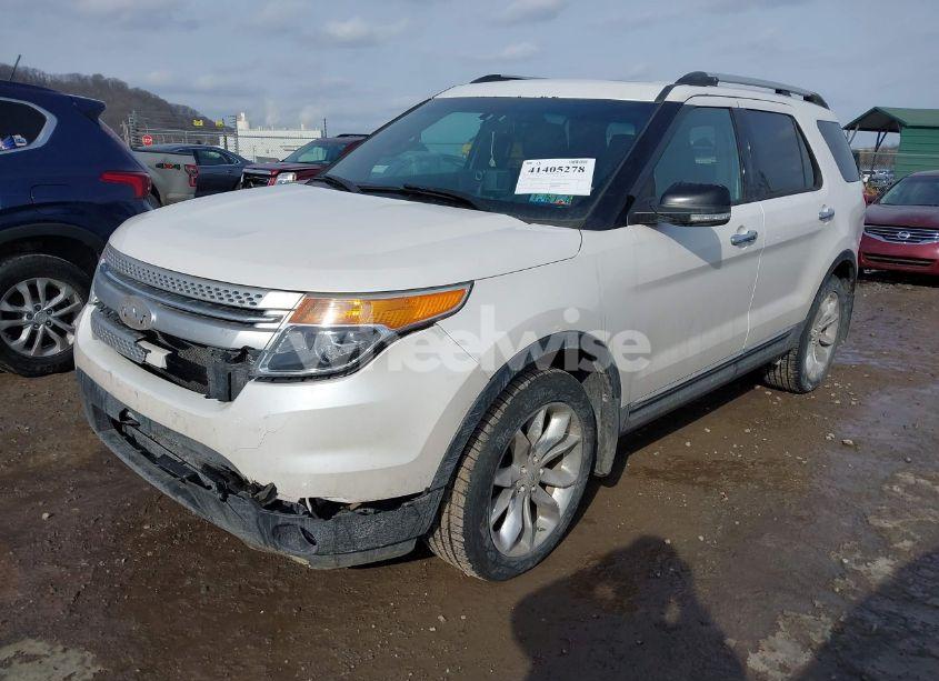 Photo 2 of 2015 Ford Explorer XLT (VIN 1FM5K8D89FGA25716)