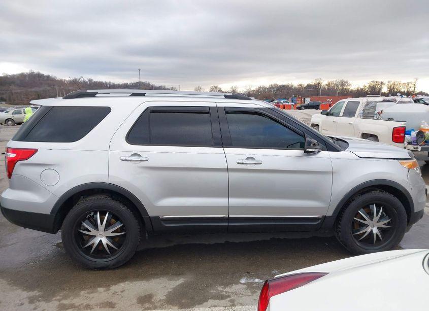 Photo 13 of 2015 Ford Explorer XLT (VIN 1FM5K8D89FGB01838)